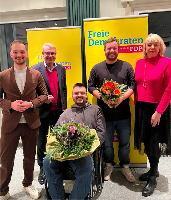 Auf dem Bild zusehen (v.l.): Fabian Griewel MdB, Carlo Cronenberg MdB, Lucas Slunjski, Benjamin Lehmkühler, Susanne Schneider MdL